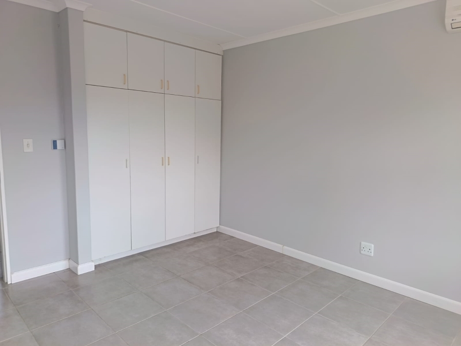 To Let 2 Bedroom Property for Rent in Wavecrest Eastern Cape